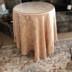 Side 20” Round Table With GlassTop & Table Cloth
