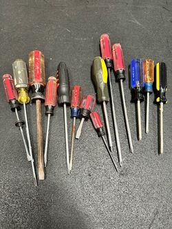 Assorted Screwdriver Lot – Phillips & Flathead – 15 Pieces – $20