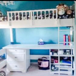 Two twin beds/loft beds with desks