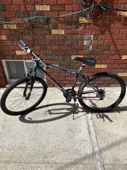 Dynacraft  magna echo ridge mountain bike 26in