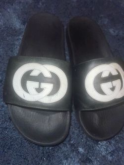 Gucci flip flop slides