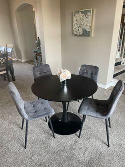Brand new kitchen table and 4 chairs, small space, assembled but never used