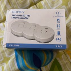 Ecoey Photoelectric Smoke Alarm (model FJ136GB). 