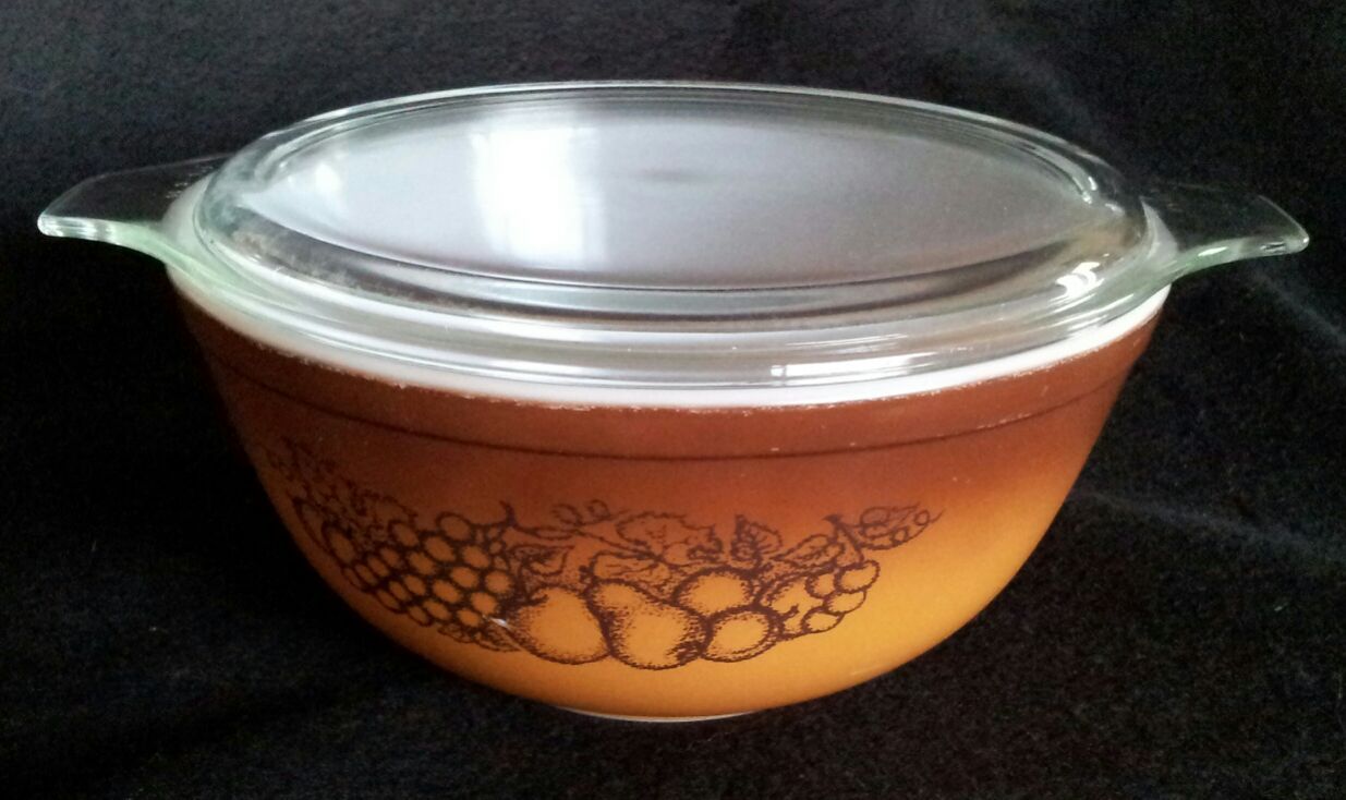 Vintage Old Orchard Pyrex #403 with Lid