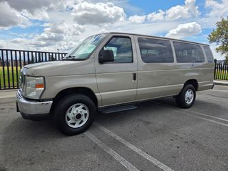 2012 Ford E350 Super Duty Passenger Van XLT