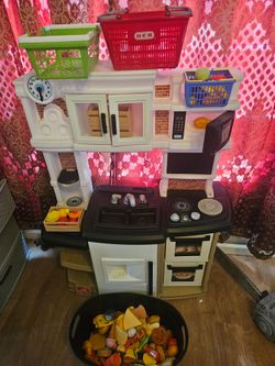 Step2 Play Kitchen – Includes Play Food