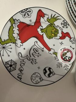 3 NEW The Grinch “Let It Snow” Plates 8 Inches 