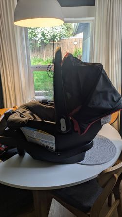 Evenflo Naturmax Infant Carseat - new