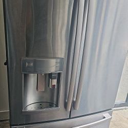 Ge French Door Refrigerator  36 W 69 H 27 D