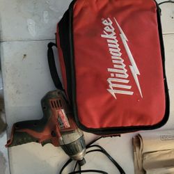 Milwaukee M12 Cordless No-Hub Driver