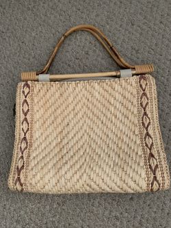 Handbag made of sea grass and bamboo handle