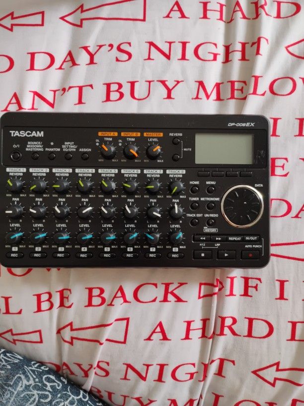 TASCAM:8 Tracks