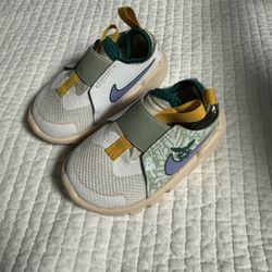 Baby Nike 5c