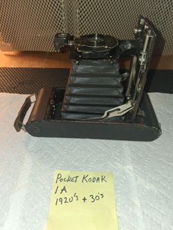 1920s to 30s pocket Kodak 1A camera.. all sales final.