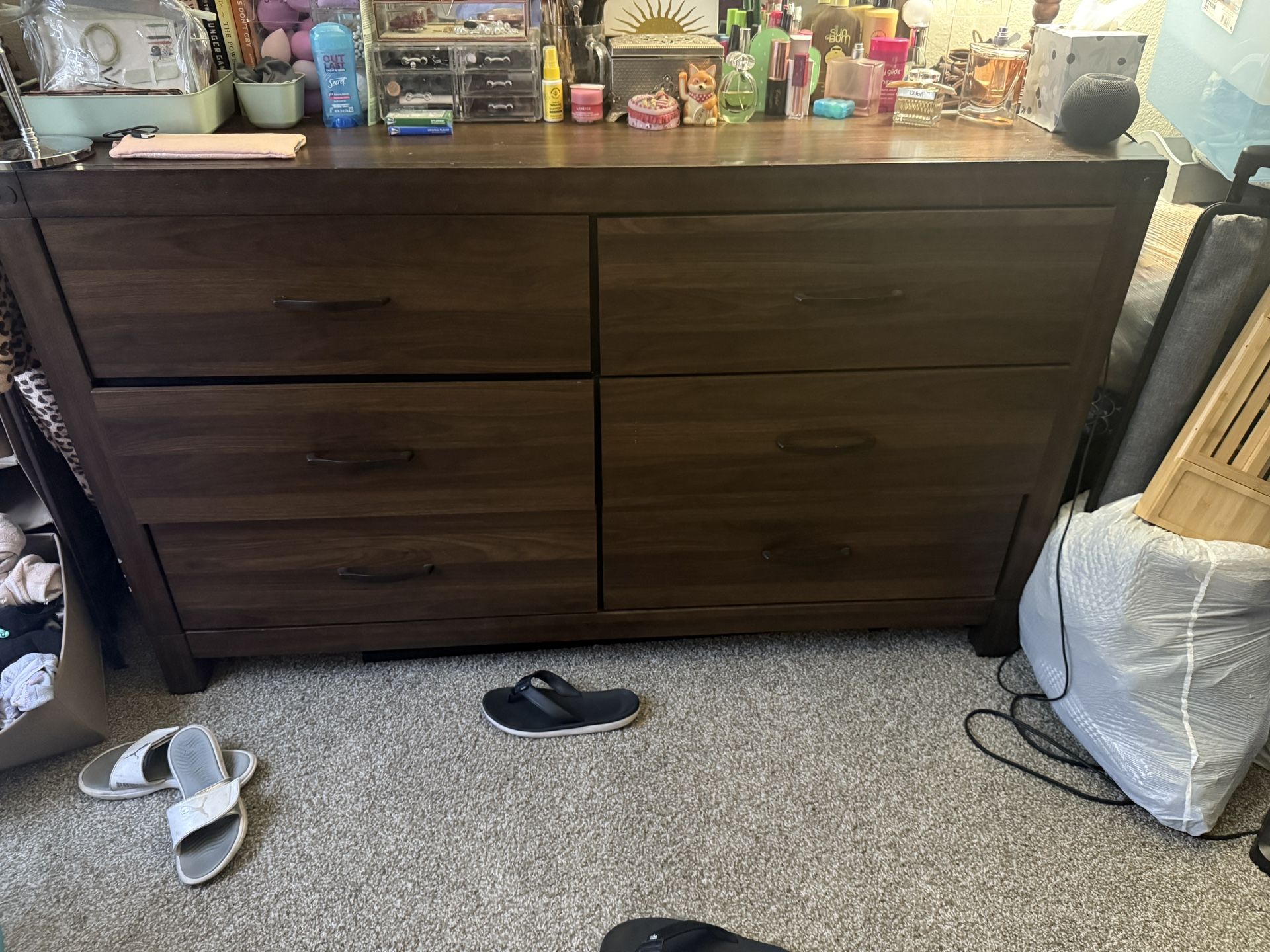 Dresser With Mirror