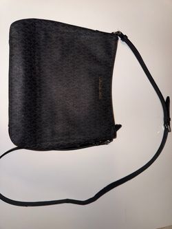 👜 Michael Kors Black Crossbody Bag