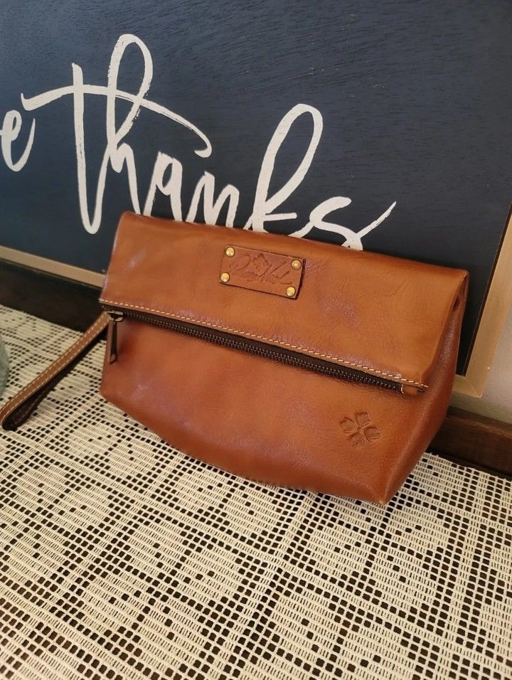 Patricia Nash Fold-over Wristlet/Clutch Leather Light Brown Gently Used Clean