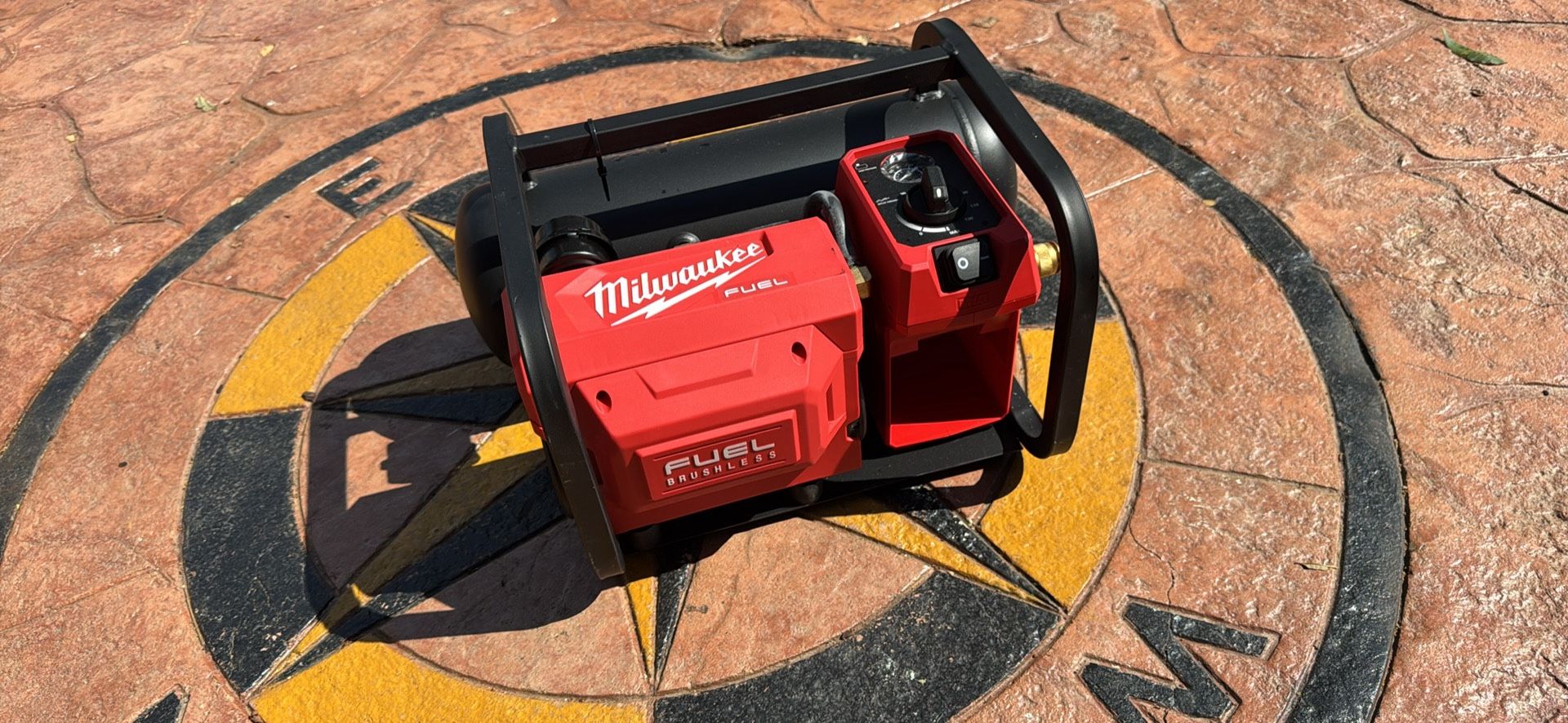 Milwaukee M18 FUEL 18-Volt Lithium-Ion Brushless Cordless 2 Gal. Electric Compact Quiet Compressor (Tool-Only)