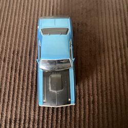 1:24 or 1:18 scale diecast model of a 1970 Dodge Challenger R/T, likely from a manufacturer such as Auto World or Acme.
