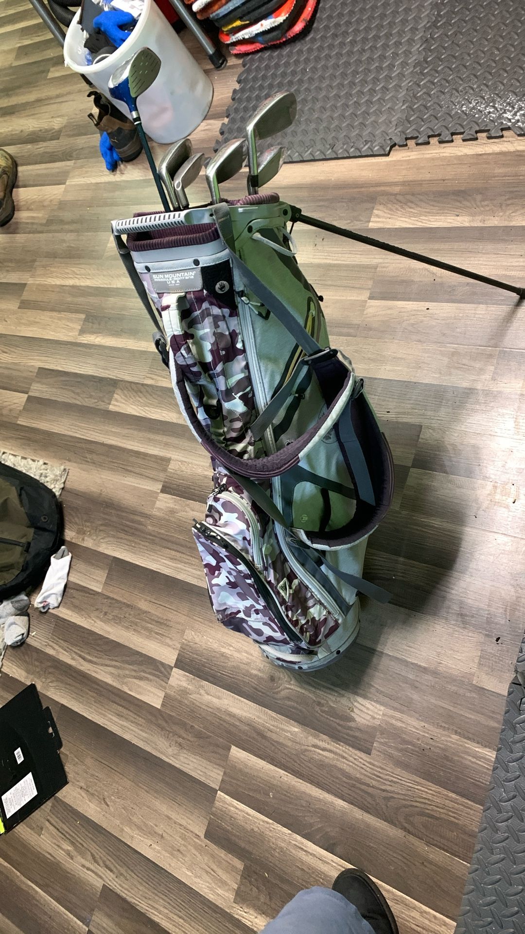 Purple camo unisex golf bag