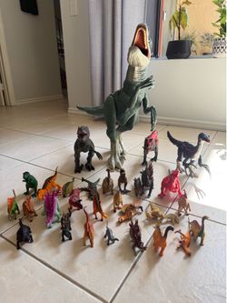 Lot of 30 Dinosaurs Jurassic Park Dinos Included