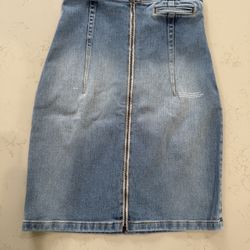  Off- White light-wash denim skirt with a full front zipper.