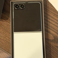 Galaxy Z Flip 7 UNLOCKED