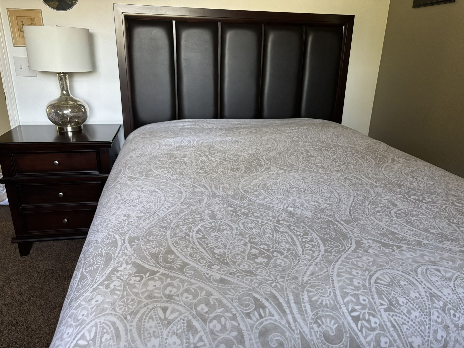 Queen Size Bedroom Set