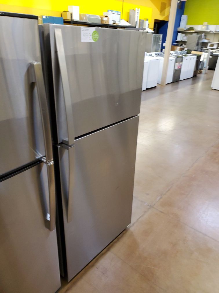 Whirlpool top freezer refrigerator