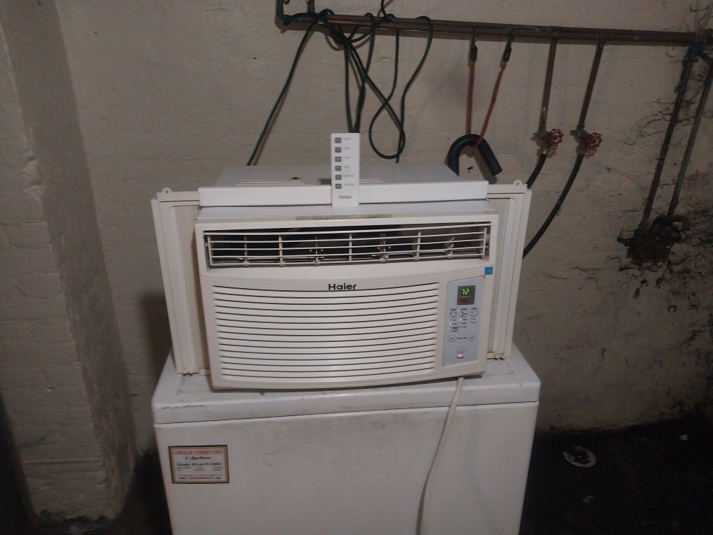 Air Conditioner Haier 8,000 BTU With Remote