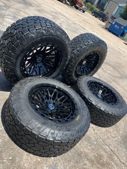 Rines para Ram y jeep wrangler rubicon 5 virlos universales 20x10 Nuevo con llantas usadas