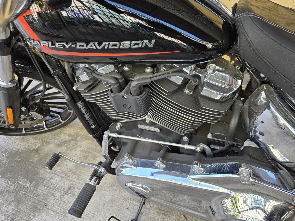 2023 HARLEY DAVIDSON Breakout