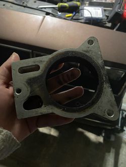 Throttle body spacer