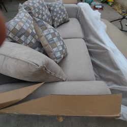 Brand New Sofa Still In The Box ☑️