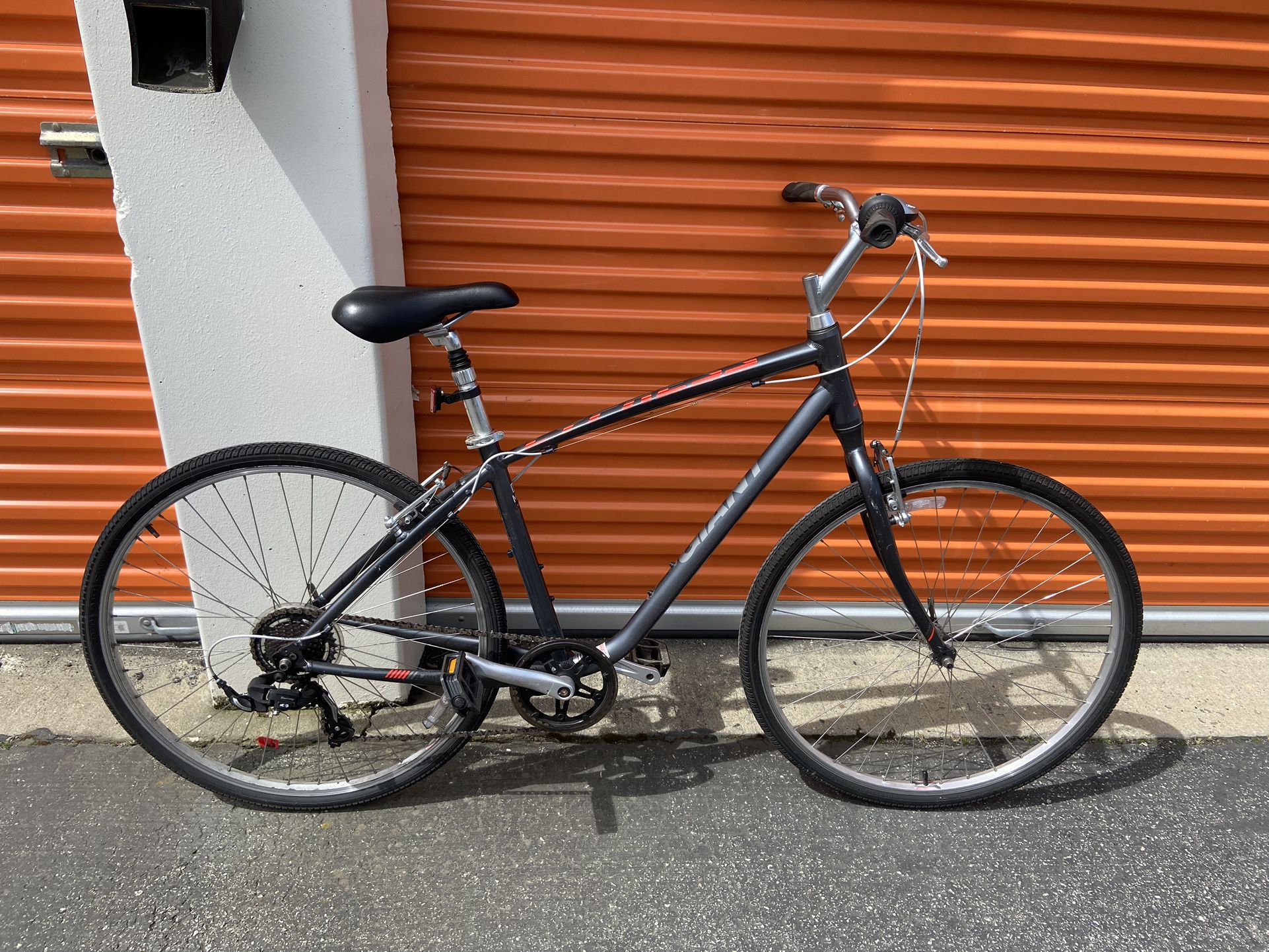 Giant Cypress Aluminum Hybrid Comfort Bike