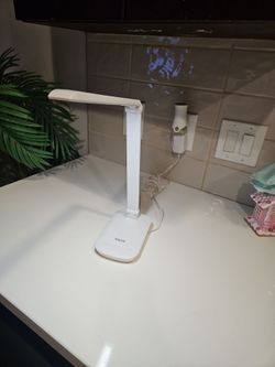 Izumi adjustable Lamp