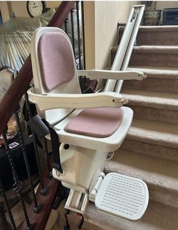 Acorn chair lift