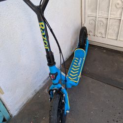 Razor Flashback BMX style kick scooter.