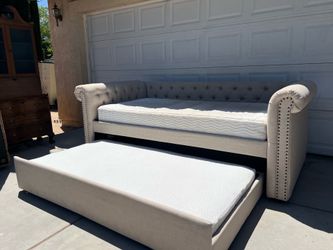 Twin Daybed W/ Two Mattresses!