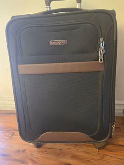 Samsonite 22"