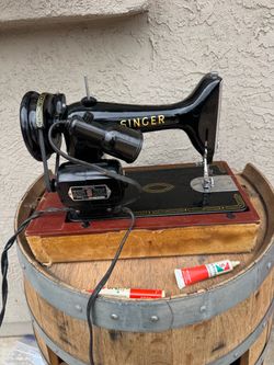 Vintage Singer 99K Portable Sewing Machine W/ Case and Foot Pedal Working