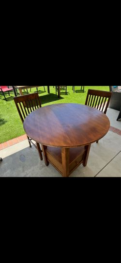 Small table and 2 chairs