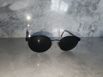 Vintage home
brands
learn
about us
contact us
no fakes!
Vintage
Giorgio Armani Yellow Tortoise Shell Sunglasses