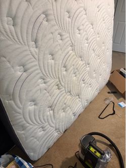 Sleepy reserve queen size mattress and box spring.