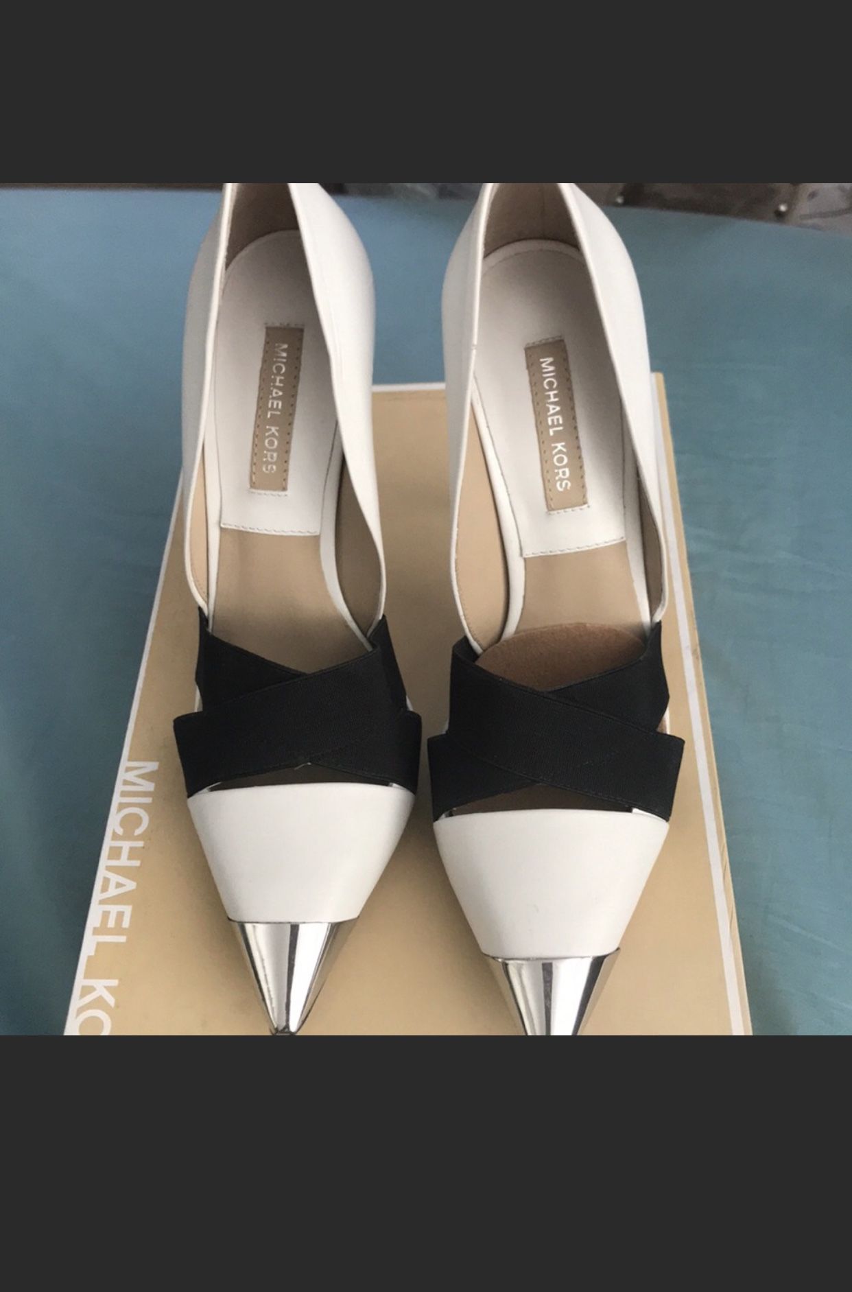 MICHAEL KORS Black and White Pumps with Metal Tip