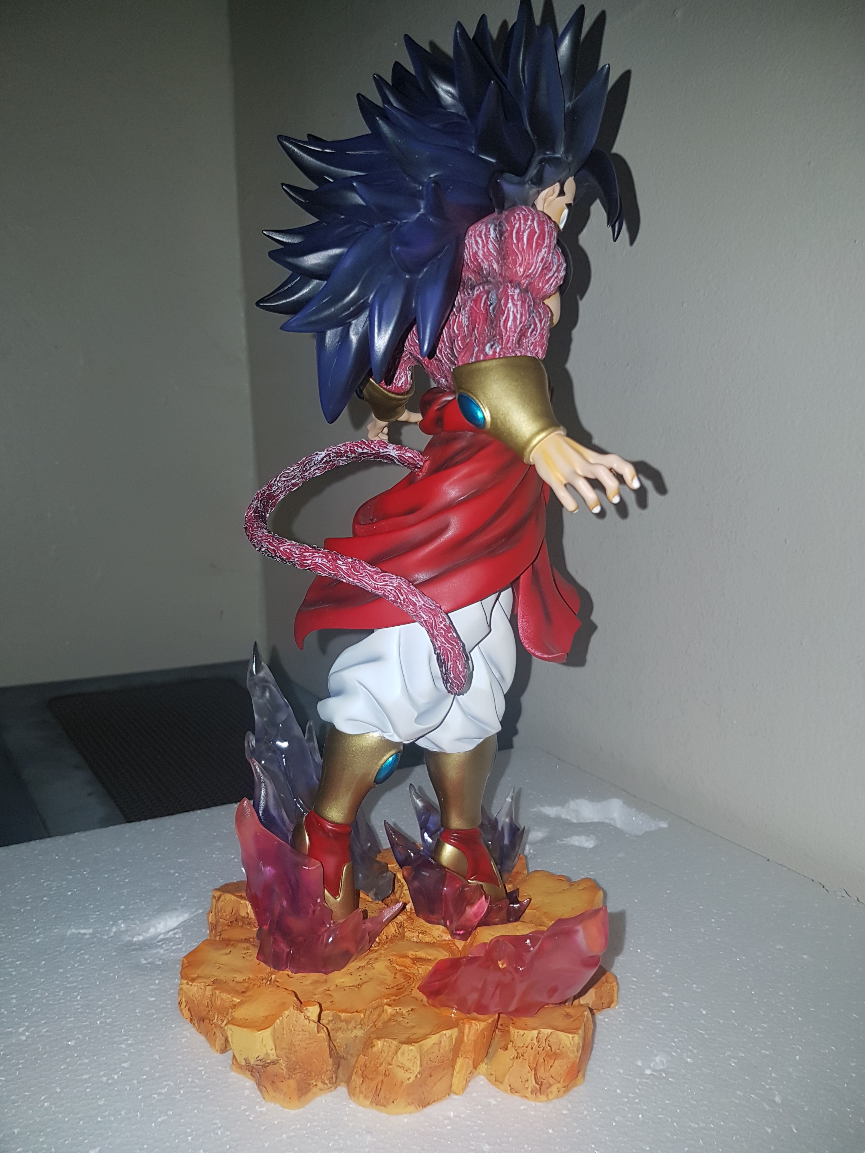 Dragonball AF 14 SSJ5 Broly Resin - LED lighted Base and interchangeable  hand