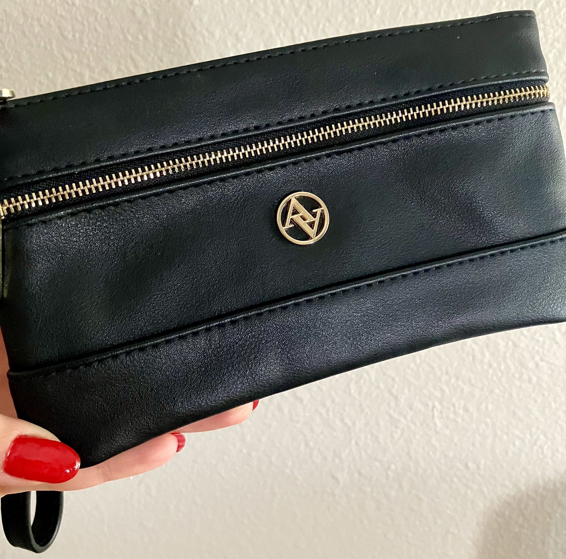 Adrienne Vittadini double zip wristlet 🖤