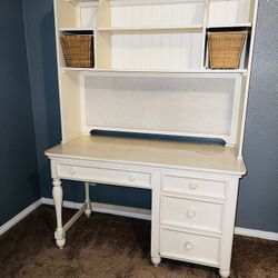 Computer Desk / Hutch