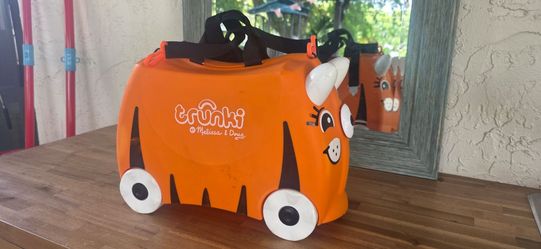 Melissa & Doug Trunki Tiger Kids Ride-On Suitcase Carry-On Luggage