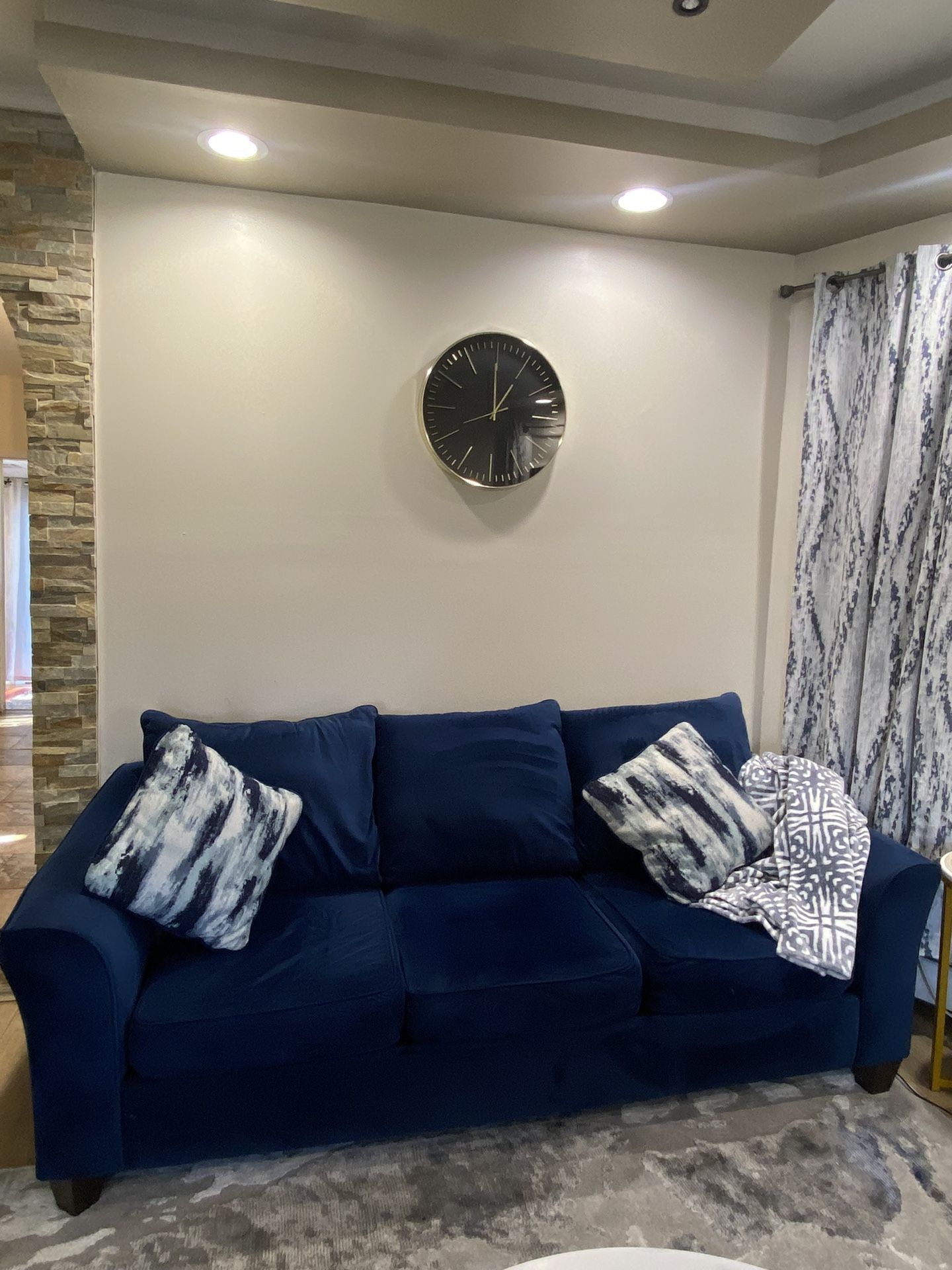 2 Navy Blue Couch Set +4pillows